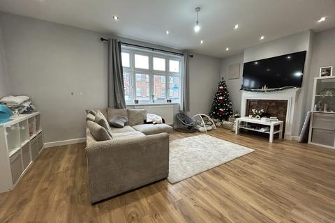 1 bedroom flat for sale, The Broadway, Potters Bar EN6