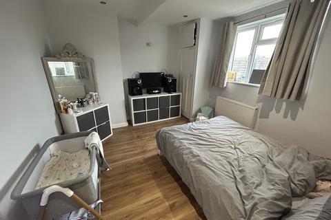 1 bedroom flat for sale, The Broadway, Potters Bar EN6