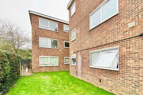 2 bedroom flat to rent, Quaker Road, Ware SG12