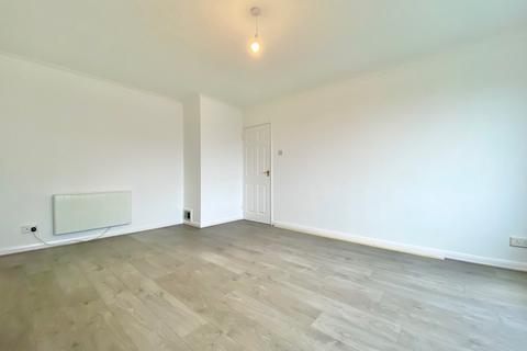 2 bedroom flat to rent, Quaker Road, Ware SG12