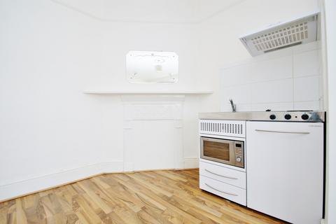 Studio to rent, Old Oak Road, Acton W3