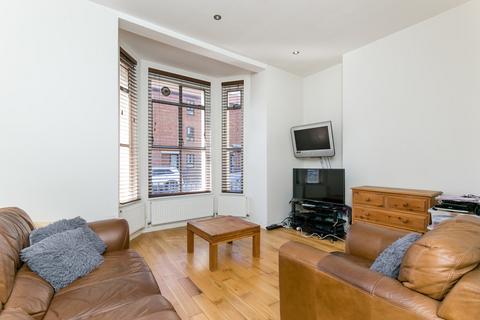 1 bedroom flat to rent, Curwen Road, London W12