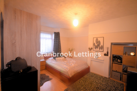 3 bedroom terraced house to rent, Ilford, IG3