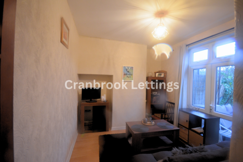 3 bedroom terraced house to rent, Ilford, IG3