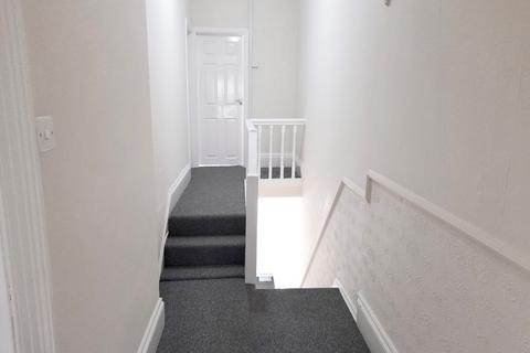 3 bedroom terraced house to rent, Kings Bench Street, Hull, East Yorkshire , HU3 2TX, UK