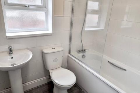 3 bedroom terraced house to rent, Kings Bench Street, Hull, East Yorkshire , HU3 2TX, UK