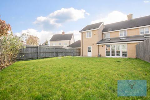 3 bedroom semi-detached house to rent, Joseph Prentice Way, Chelmsford CM1