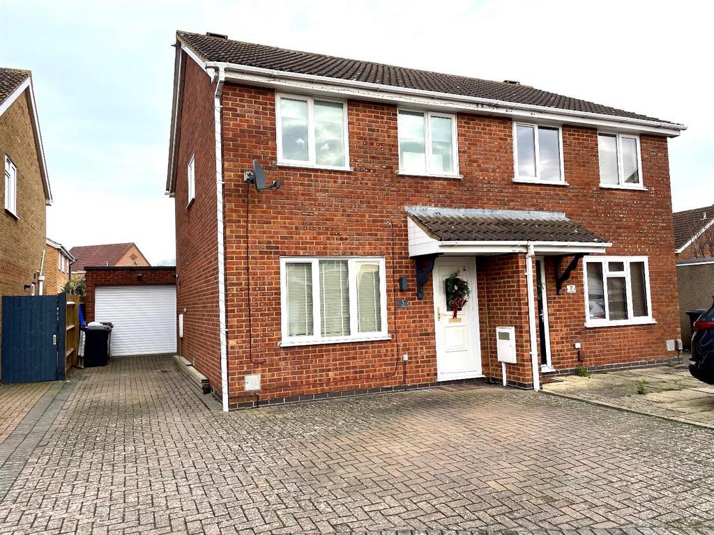 East Rising 12864 East Rising, East Hunsbury... 3 bed semi-detached house - £289,995