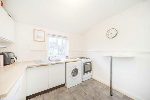 1 bedroom flat to rent, Hargwyne Street, London SW9