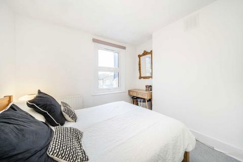 1 bedroom flat to rent, Hargwyne Street, London SW9