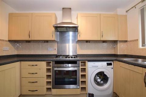 2 bedroom flat to rent, Herent Drive, Ilford