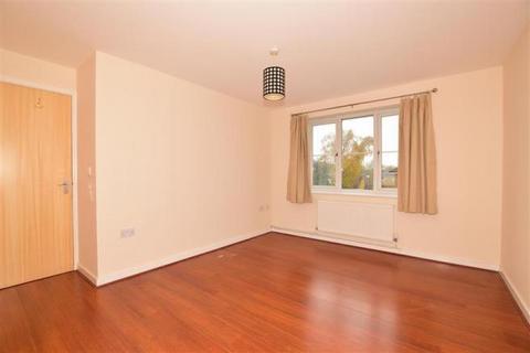 2 bedroom flat to rent, Herent Drive, Ilford