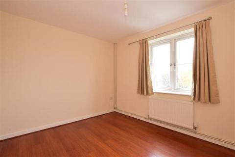 2 bedroom flat to rent, Herent Drive, Ilford