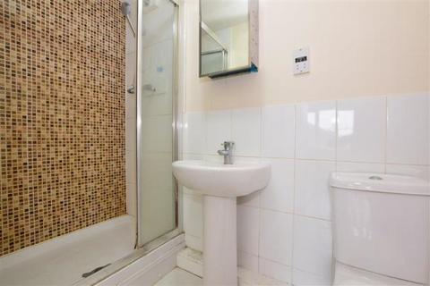 2 bedroom flat to rent, Herent Drive, Ilford