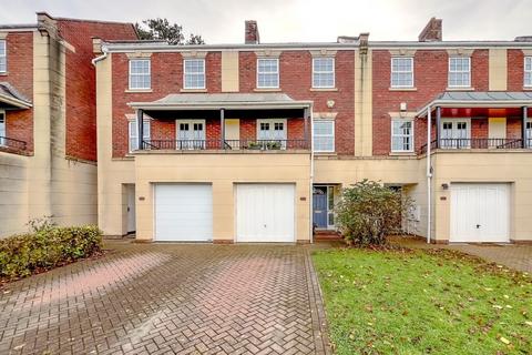 4 bedroom terraced house to rent, Macrae Road, Pill, Bristol, Somerset, BS20