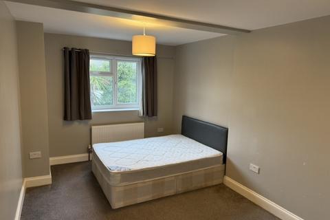 1 bedroom in a house share to rent, Pintail Road, Woodford Green IG8