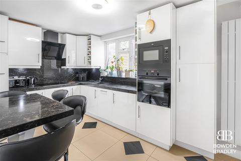 57 Verderers Road, Chigwell, IG7 4NA