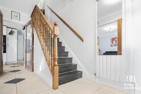 57 Verderers Road, Chigwell, IG7 4NA