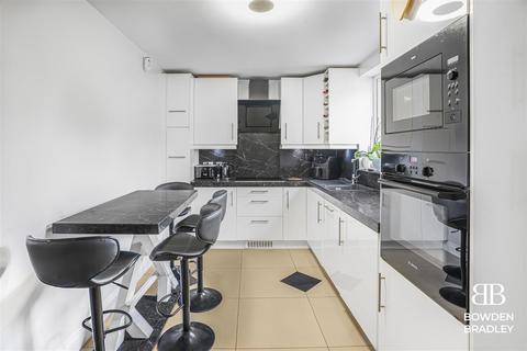 57 Verderers Road, Chigwell, IG7 4NA