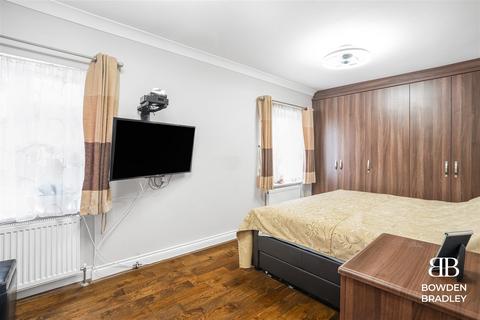 57 Verderers Road, Chigwell, IG7 4NA