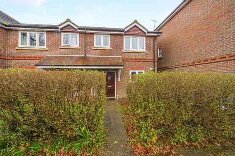 3 bedroom terraced house to rent, Reris Grange Close, Godalming GU8