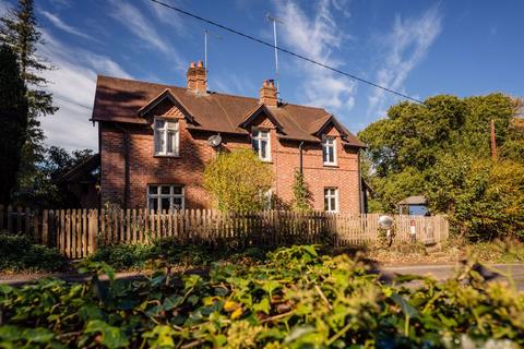 2 bedroom semi-detached house to rent, Borde Hill Lane, Haywards Heath