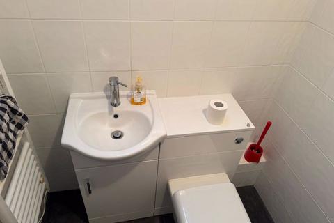 1 bedroom flat to rent, Briarfield Gardens, Huddersfield