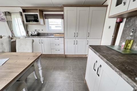 2 bedroom park home for sale, Oak Meadow, Cotswold Hoburne, Cotswold Lakes