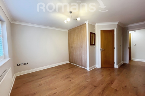 2 bedroom apartment to rent, Shoppenhangers Road