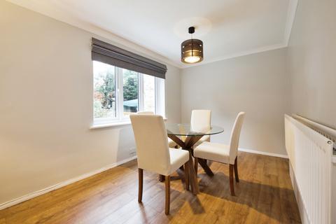 3 bedroom terraced house to rent, Salisbury Gardens, Buckhurst Hill, IG9