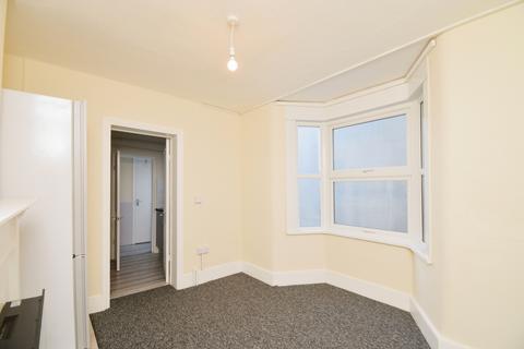 3 bedroom terraced house to rent, Rothsay Road