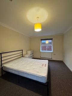 1 bedroom property to rent, House Share in Charminster – Room Available for £595/Month, All Bills Included