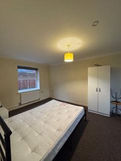 1 bedroom property to rent, House Share in Charminster – Room Available for £595/Month, All Bills Included
