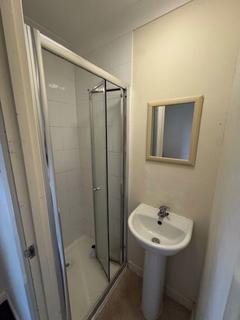 1 bedroom property to rent, House Share in Charminster – Room Available for £595/Month, All Bills Included