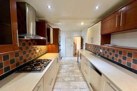 3 bedroom semi-detached house to rent, Belmont Avenue, Otley, West Yorkshire, LS21