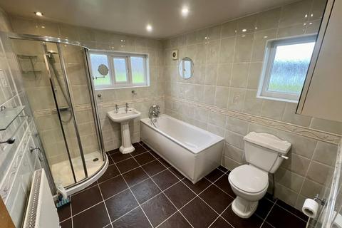 3 bedroom semi-detached house to rent, Belmont Avenue, Otley, West Yorkshire, LS21