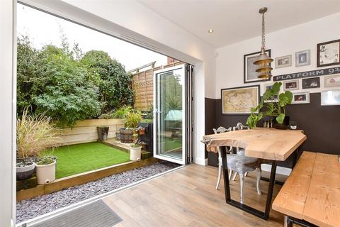 2 bedroom ground floor maisonette for sale, Palmerston Road, Buckhurst Hill, Essex