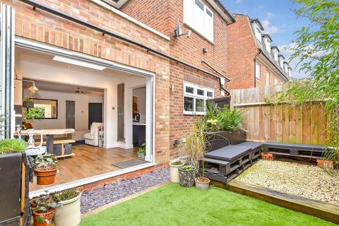 2 bedroom ground floor maisonette for sale, Palmerston Road, Buckhurst Hill, Essex