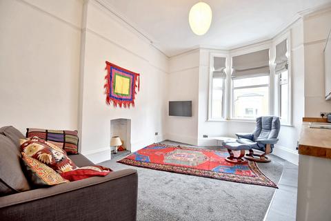 1 bedroom flat for sale, Roderick Road, London NW3