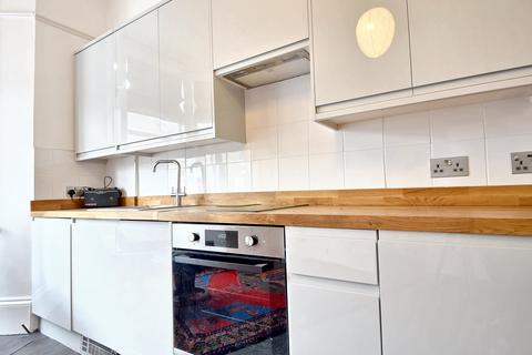 1 bedroom flat for sale, Roderick Road, London NW3