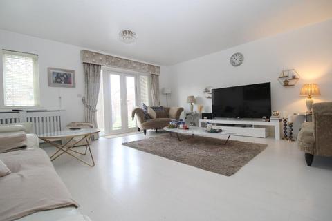 4 bedroom detached house for sale, Mixes Hill, Luton, Bedfordshire, LU2 7TX