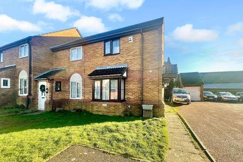 3 bedroom end of terrace house for sale, Yately Close, Bushmead, Luton, Bedfordshire, LU2 7HF