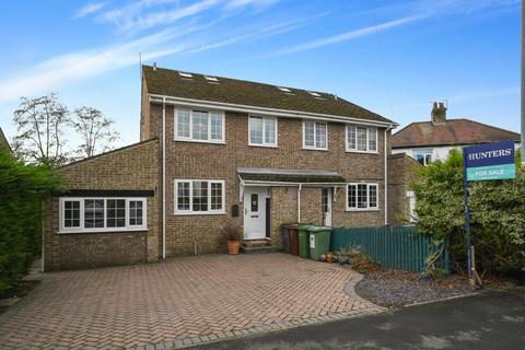 3 bedroom semi-detached house for sale, Barcroft Grove, Yeadon, Leeds