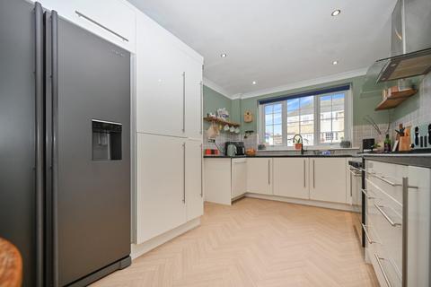 5 Barcroft Grove, Yeadon, Leeds, LS19 7XZ