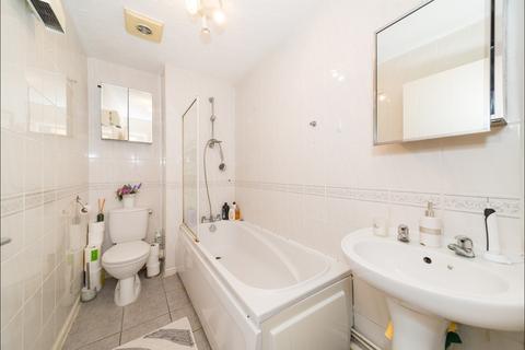 1 bedroom flat to rent, Grant Road SW11