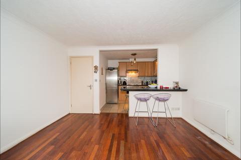 1 bedroom flat to rent, Grant Road SW11