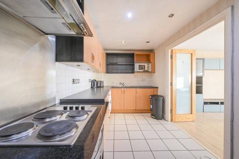 3 bedroom flat to rent, St Davids Square, Isle Of Dogs, London, E14