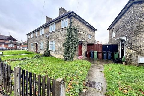 2 bedroom semi-detached house to rent, Wood Lane, Dagenham