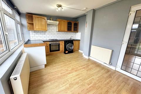 2 bedroom semi-detached house to rent, Wood Lane, Dagenham