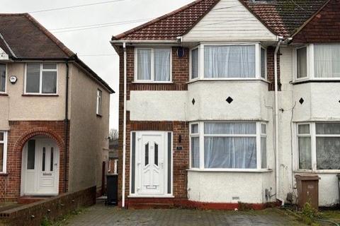 3 bedroom semi-detached house to rent, Willow Way, Luton